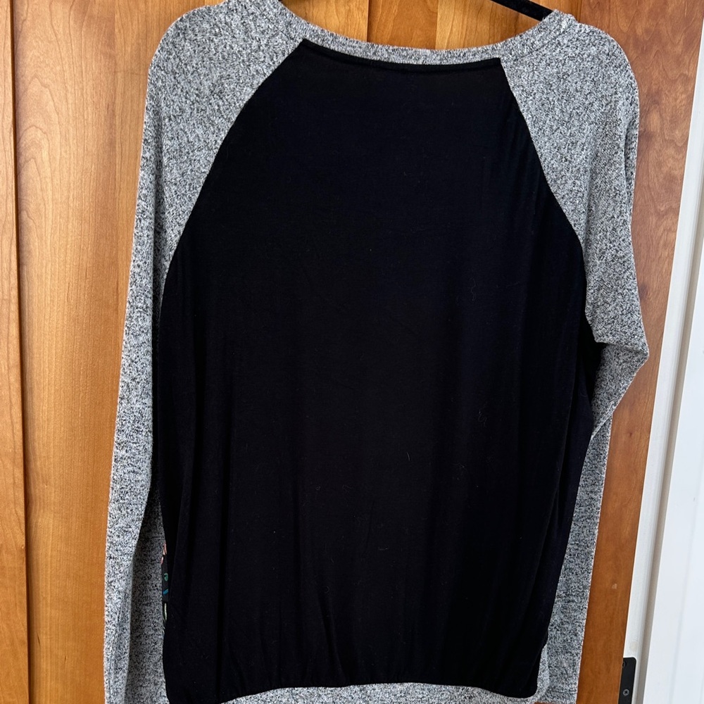 Women’s Floral Raglan Long-Sleeve Top - Black & Gray Kut From the Cloth - Picture 7 of 7
